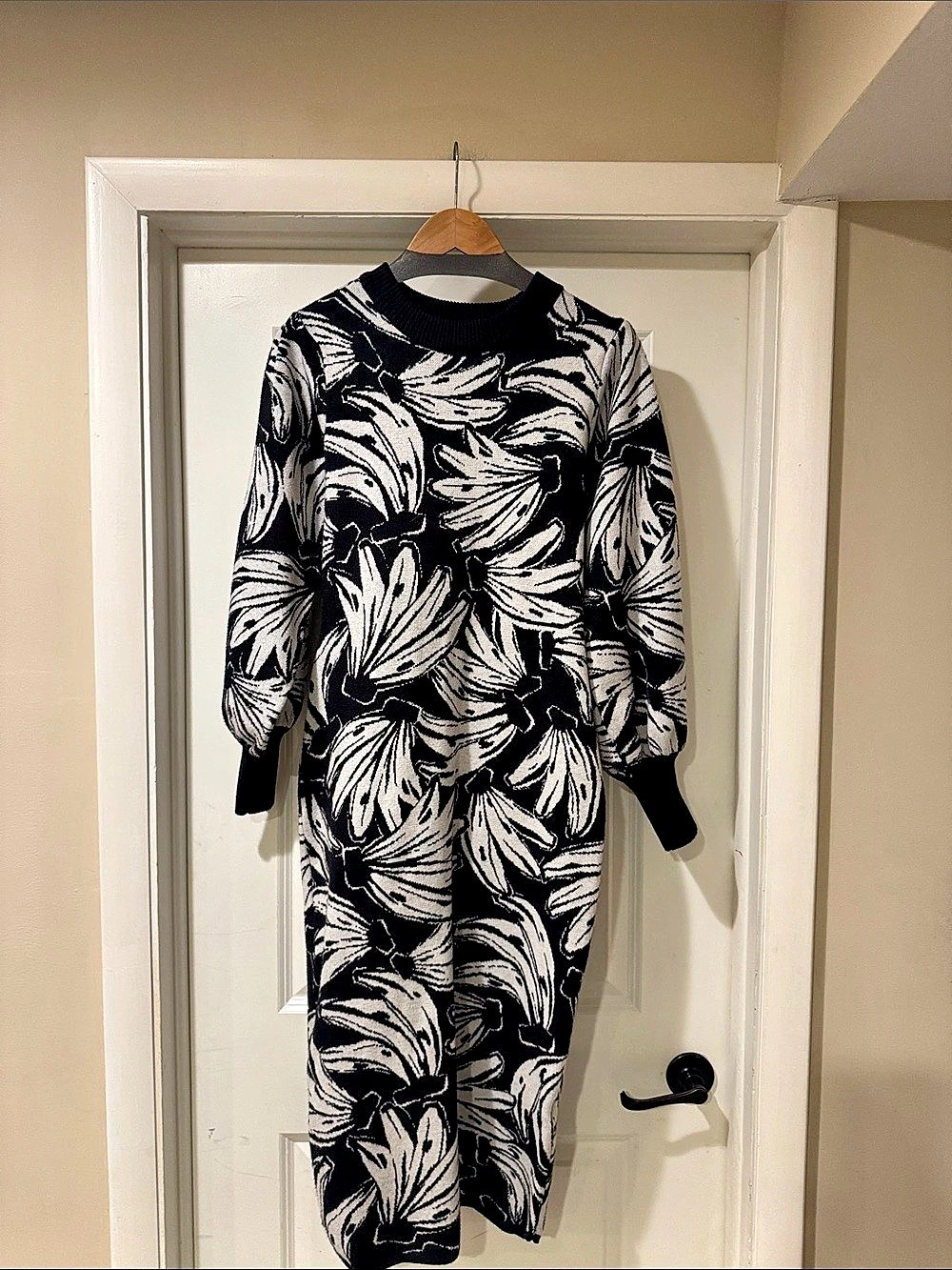 Farm Rio Bossa Banana Knit Dress Floral in Black & White Medium